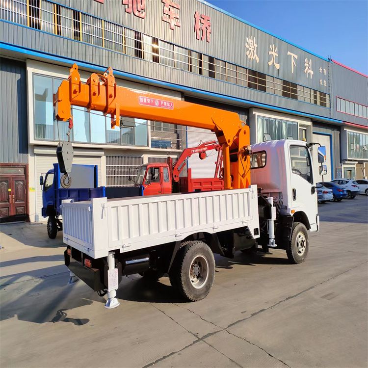 来义乡三轮随车吊定制 农用改装机自备吊中瑞长期出售